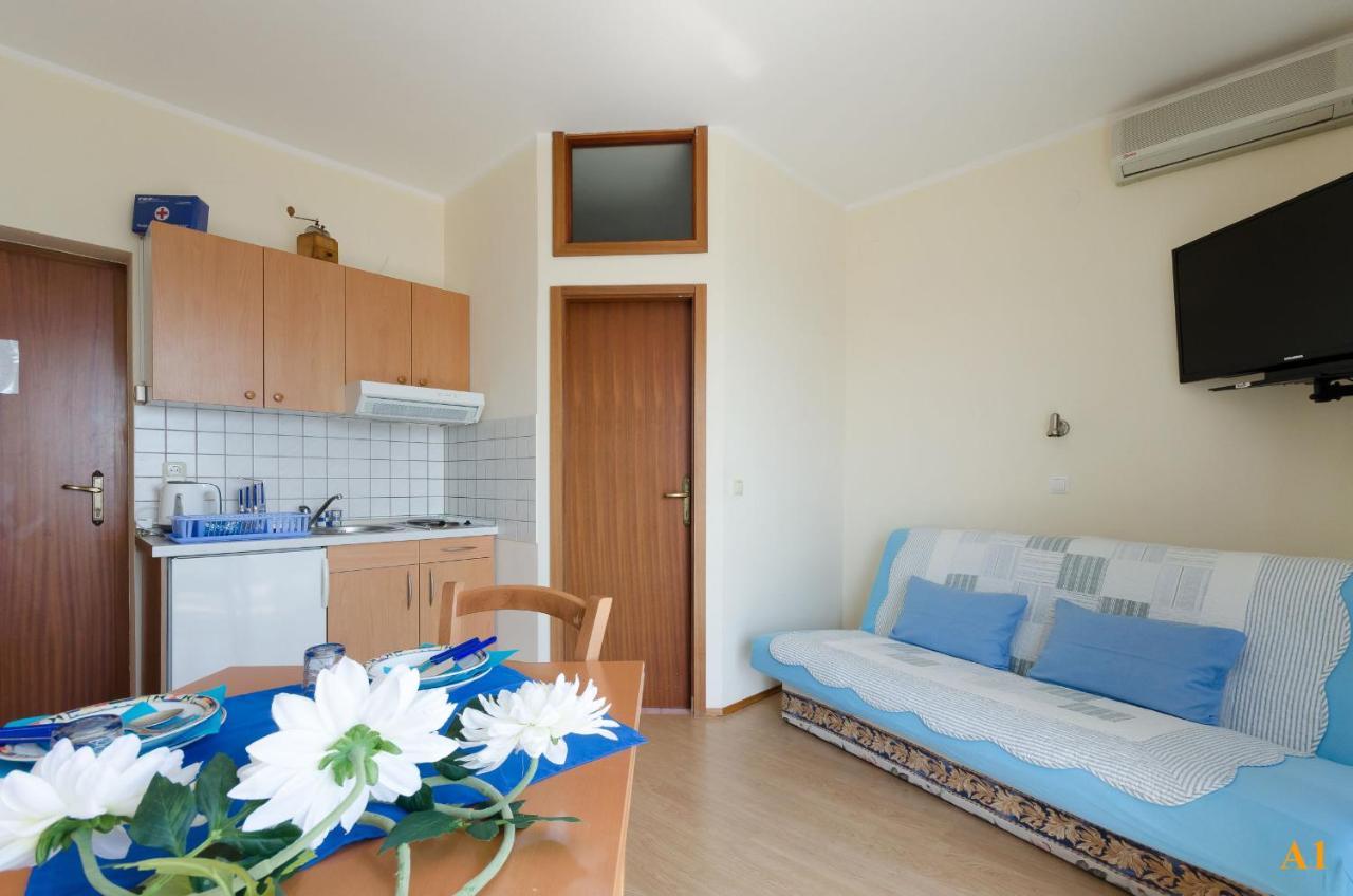 Apartments And Room Drazen Novi Vinodolski Luaran gambar