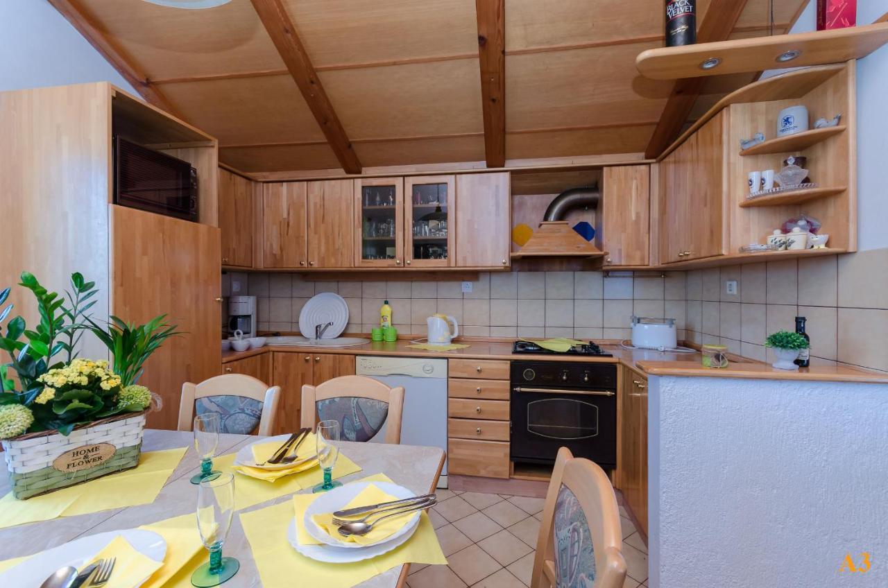 Apartments And Room Drazen Novi Vinodolski Luaran gambar