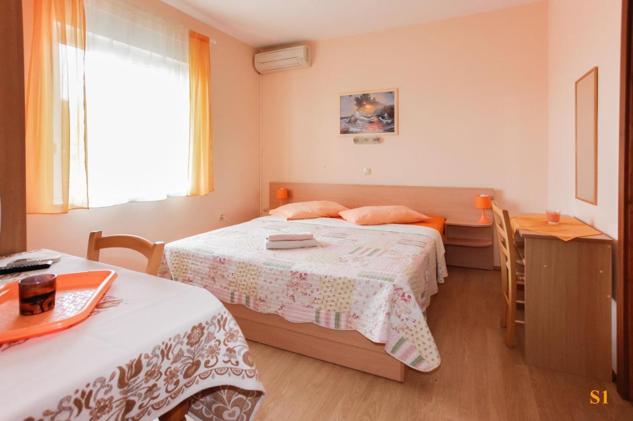 Apartments And Room Drazen Novi Vinodolski Luaran gambar
